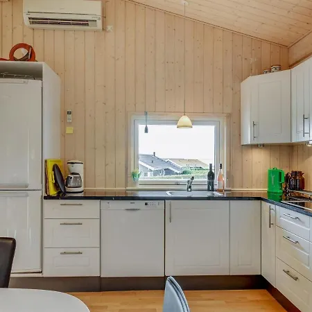 Emanuela - 350m To The Inlet By Interhome